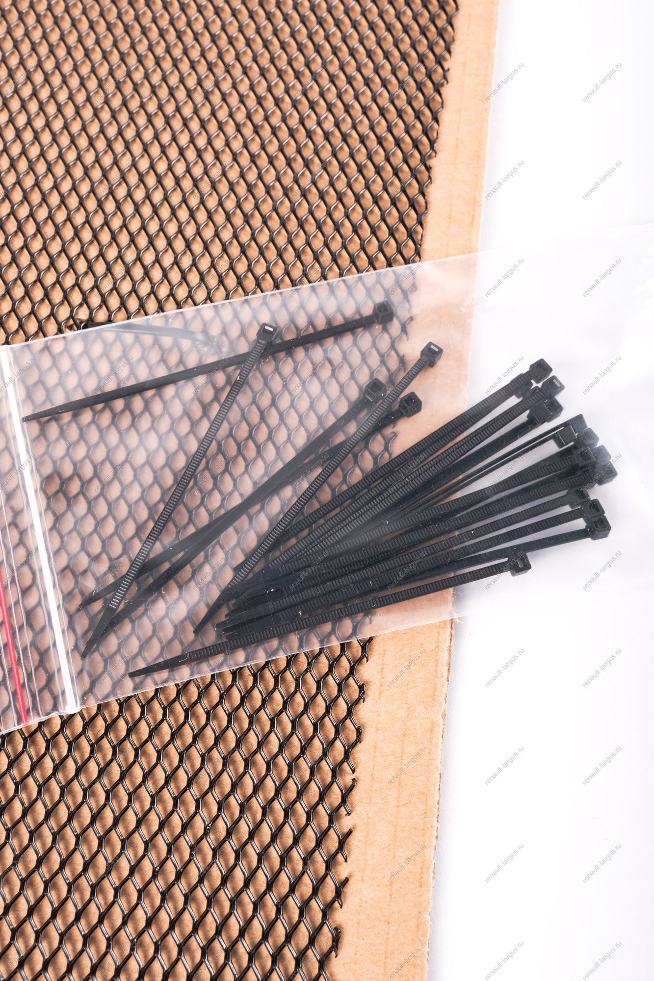 Защитная сетка радиатора LADA Vesta Cross,/SW Cross Дополнительное оборудование