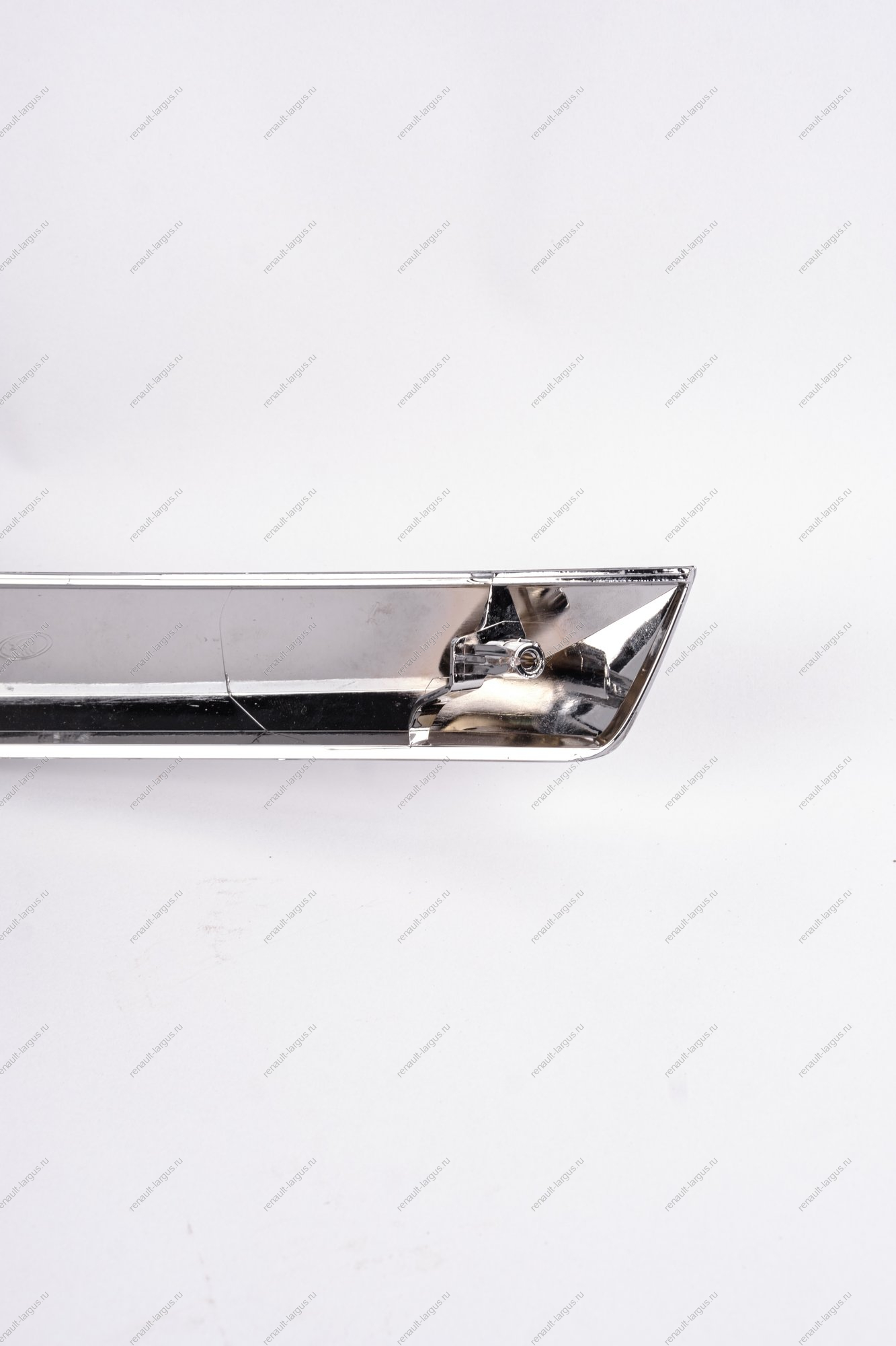 Молдинг переднего бампера нижний правый (хром) LADA Vesta FL Lada