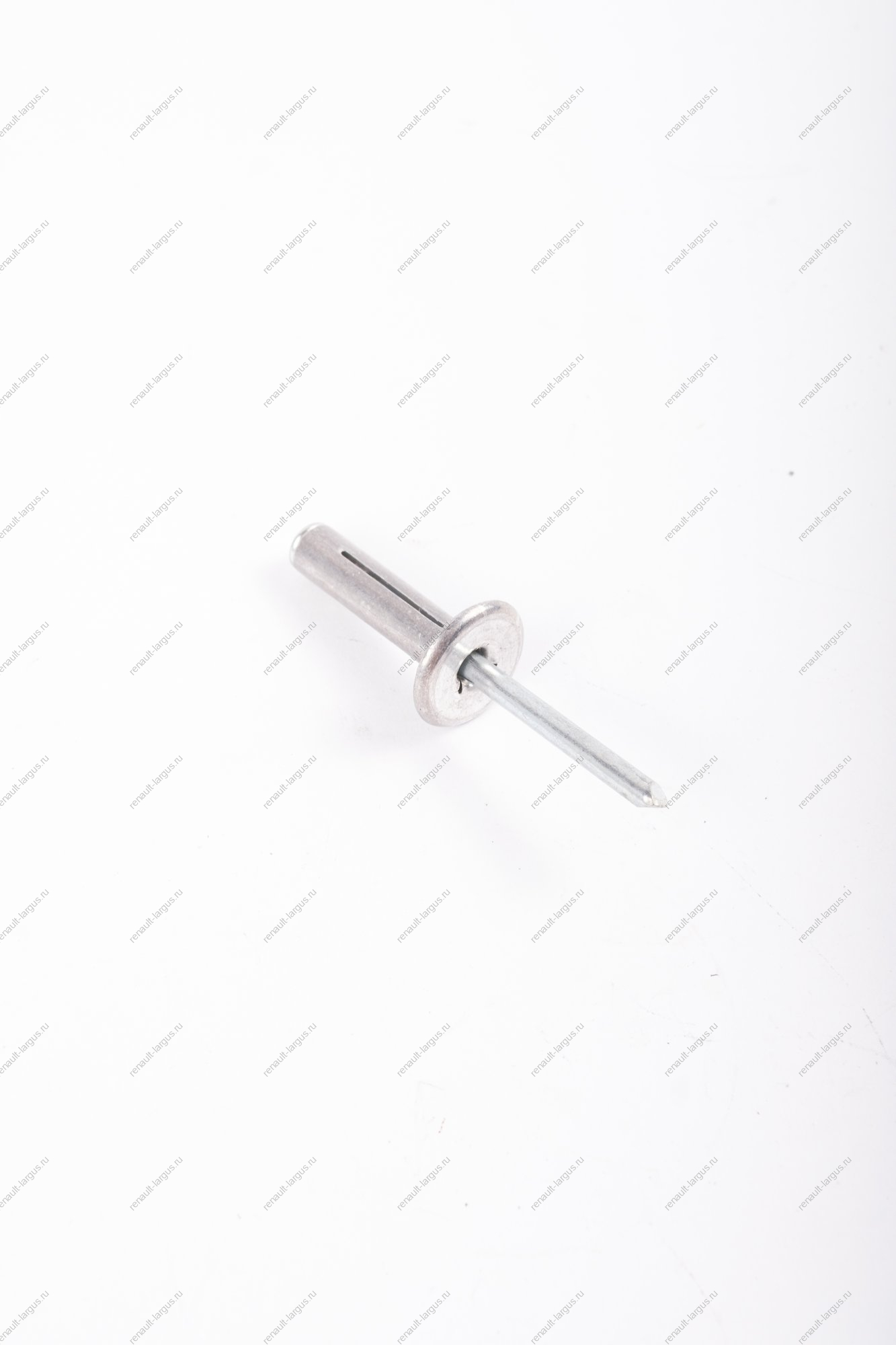 Заклепка(метал) крепления моторредуктора RENAULT Sandero/Logan Renault