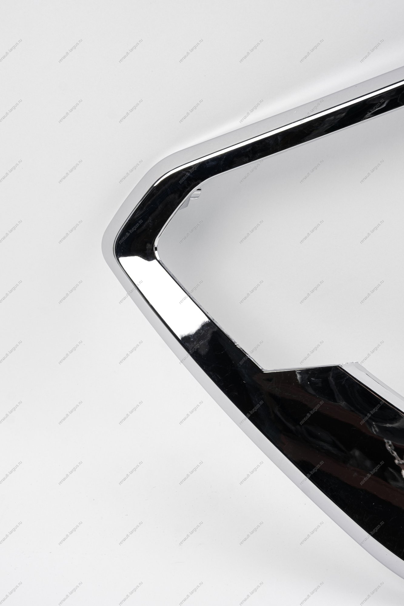 Молдинг переднего бампера нижний левый (хром) LADA Vesta FL Россия