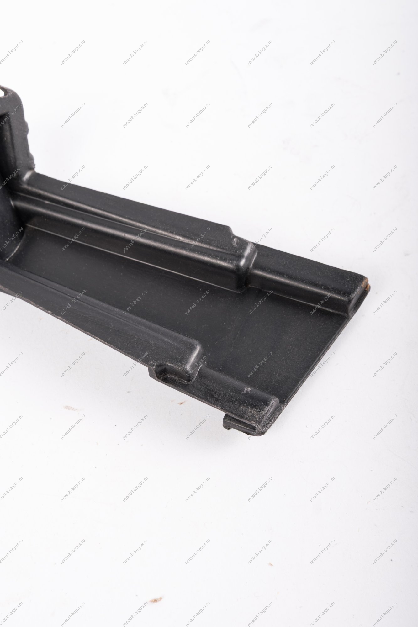 Вставка монтажного блока реле и предохранителей LADA Largus (замок) Renault