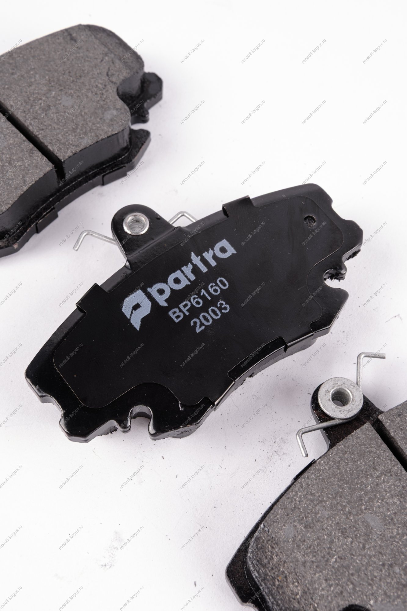 Колодки тормозные передние LADA Largus/Лада Ларгус 8 кл К-Т 1коробка (с усиками) с 4 шт. универсал PARTRA