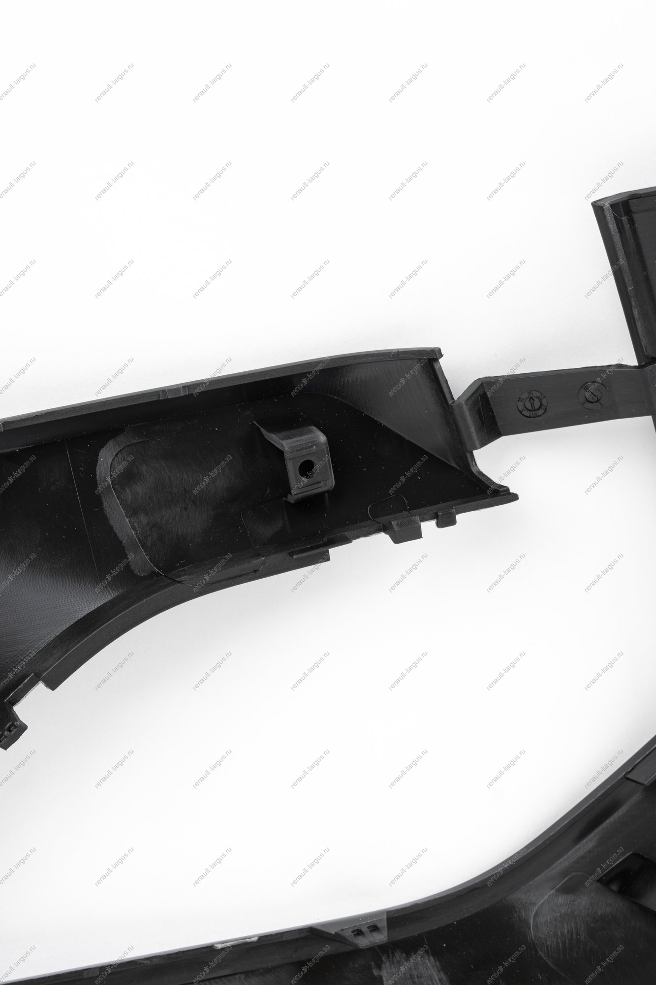 Накладка переднего бампера левая без отвер. под датчик слепой зоны (под покраску) LADA Vesta SW Cross FL Lada