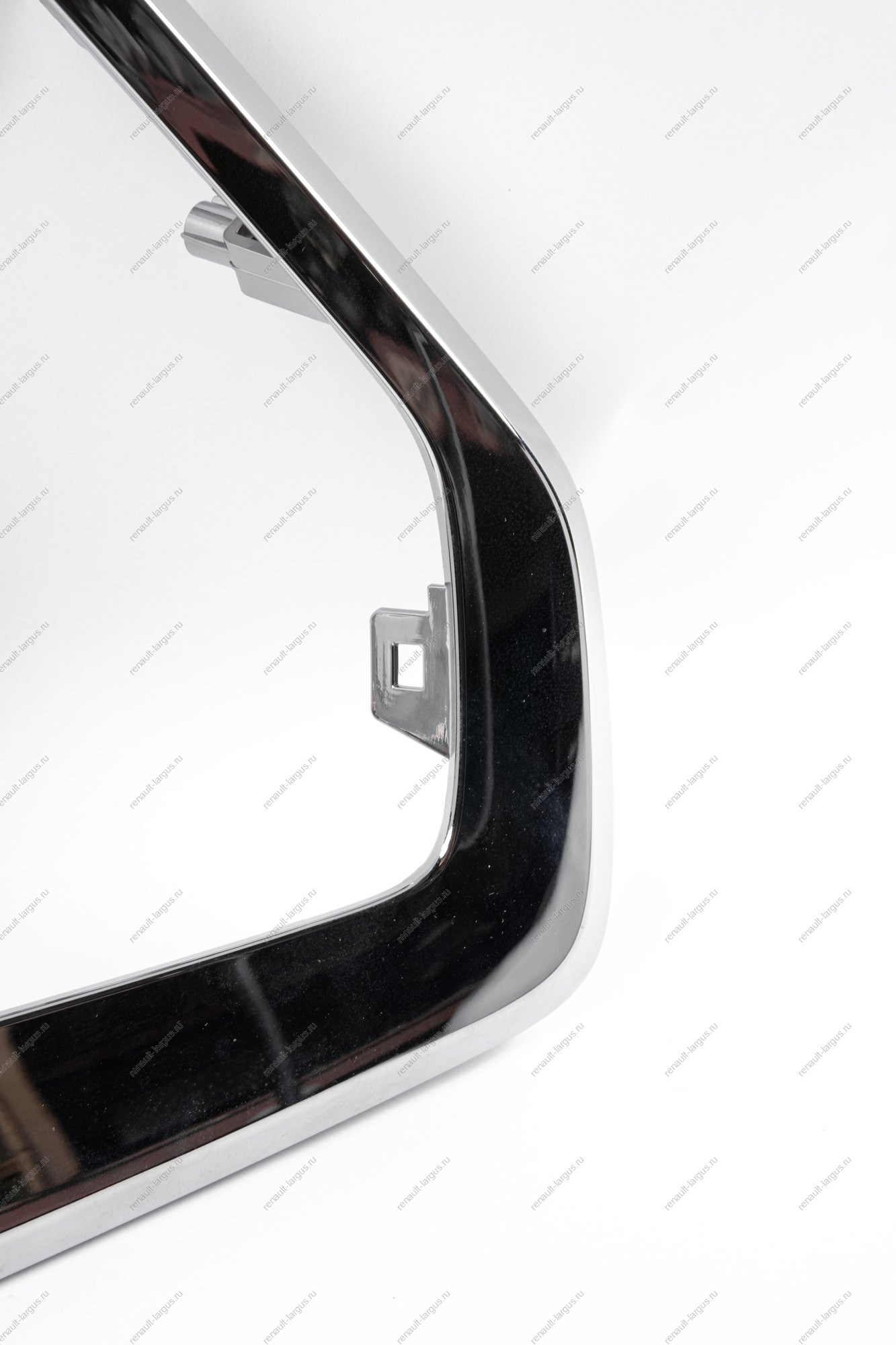 Молдинг LADA Vesta SW Cross FL переднего бампера нижний правый (хром Lada