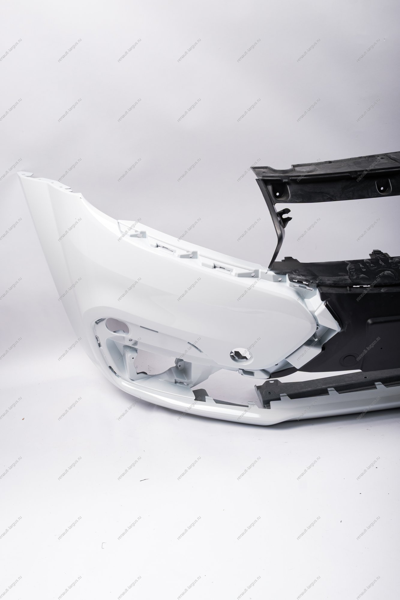 Бампер LADA Largus (FL) NEW передний с буксирной проушиной крашеный в цвет 221 Ледниковый (Белый) Lada