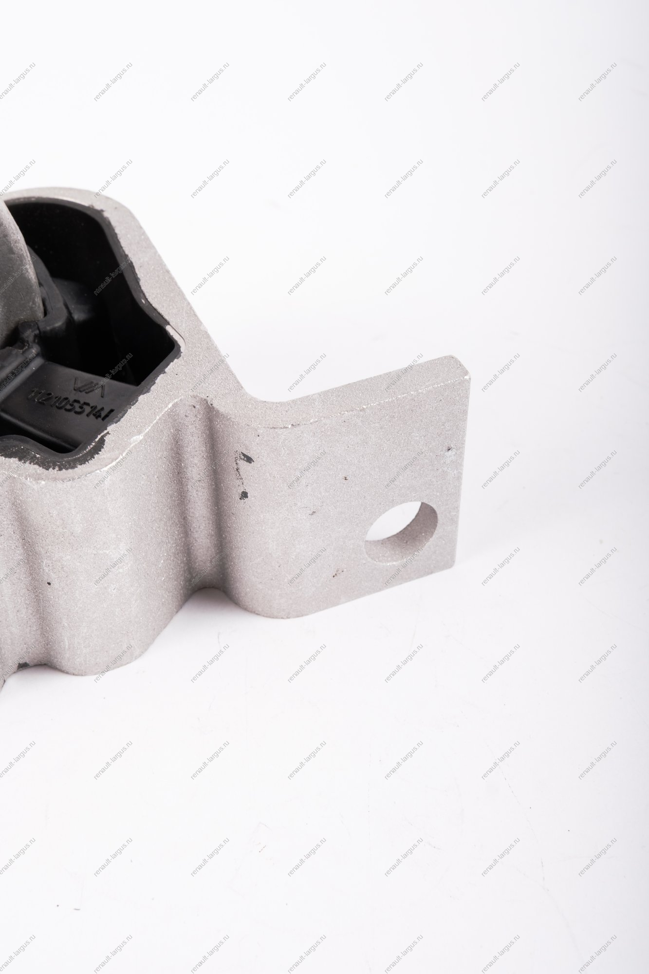 Опора правая подвески двигателя с кронштейном в сборе LADA XRAY Renault