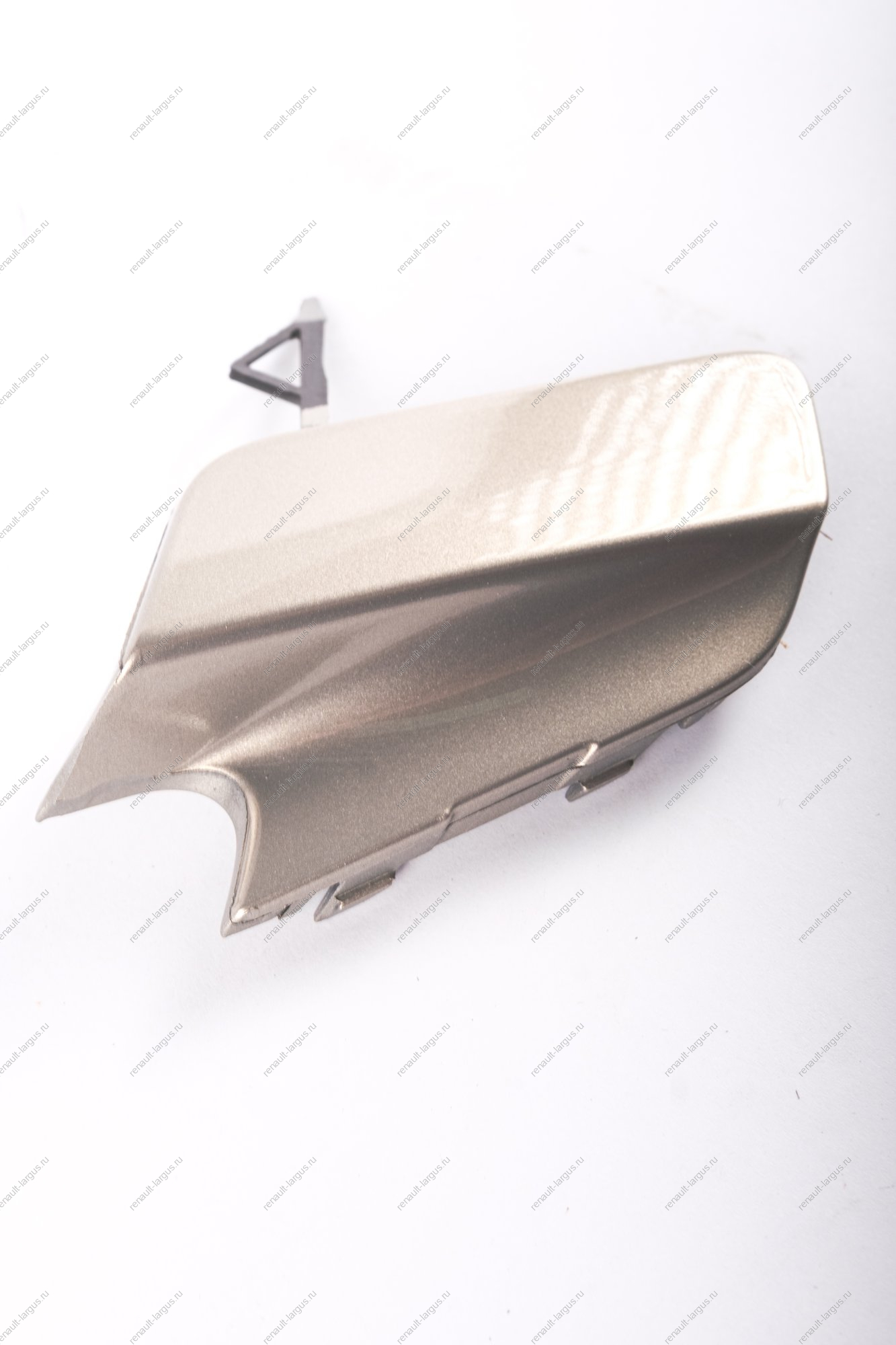 Крышка окна под переднюю буксирную проушину Lada Vesta SW Cross крашенная 247 Карфаген (Бежевый металлик) Lada