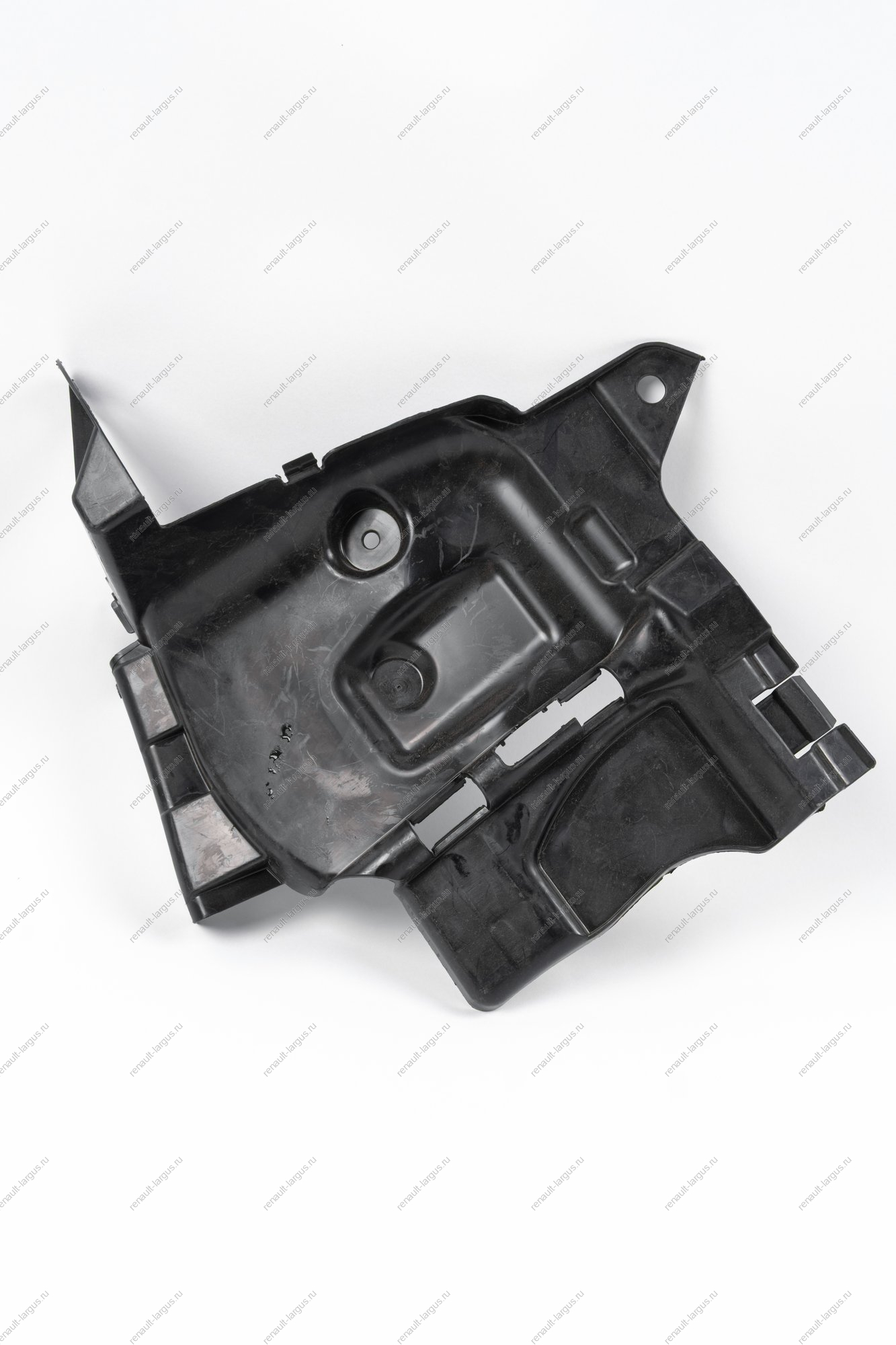 Щиток боковой переднего левого колеса LADA XRAY Renault