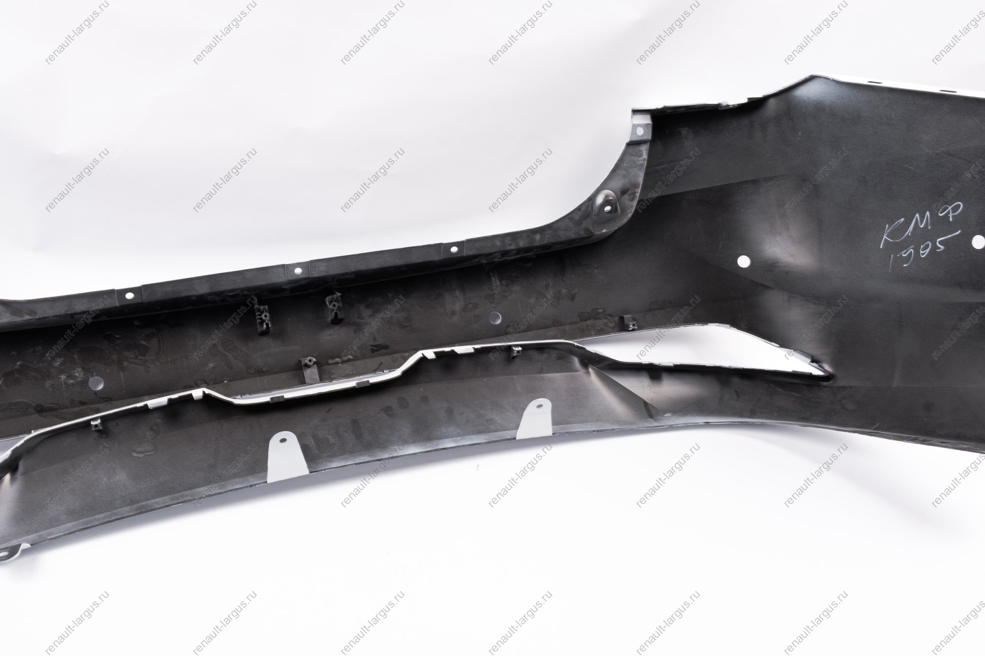 Бампер задний с 6 отверстиями под датчики системы парковки в цвет 221 Ледниковый (белый) LADA Vesta FL Lada