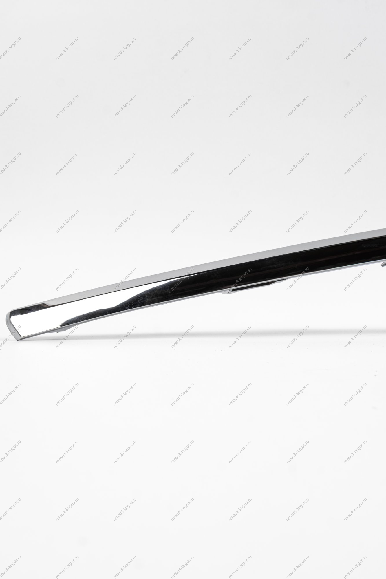 Молдинг переднего бампера нижний левый Lada Vesta SW Cross Lada