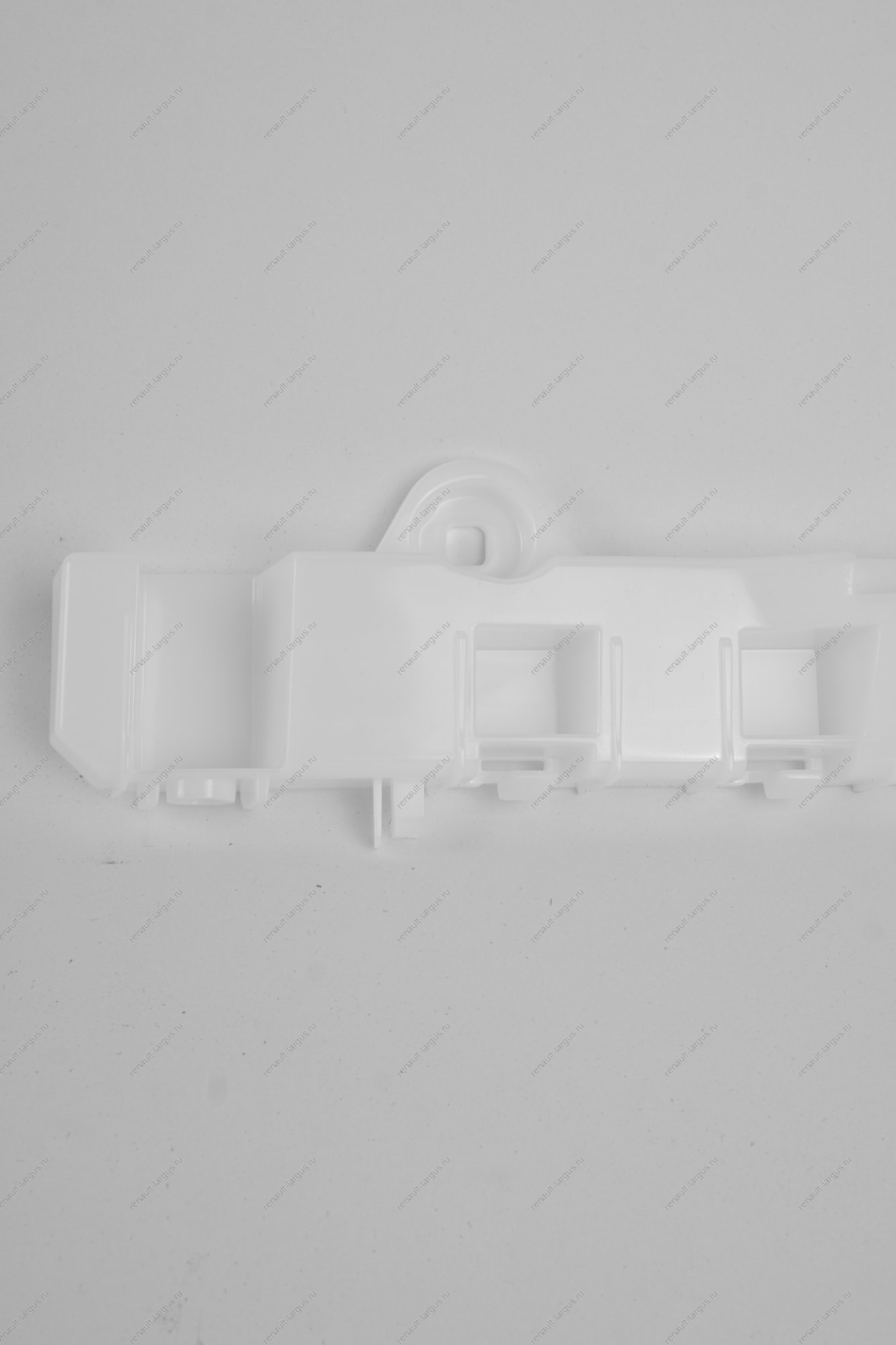 Кронштейн крепления переднего бампера правый ( необходимы заклепки 2шт 7703072424/7705096011) LADA Largus (FL) NEW Lada