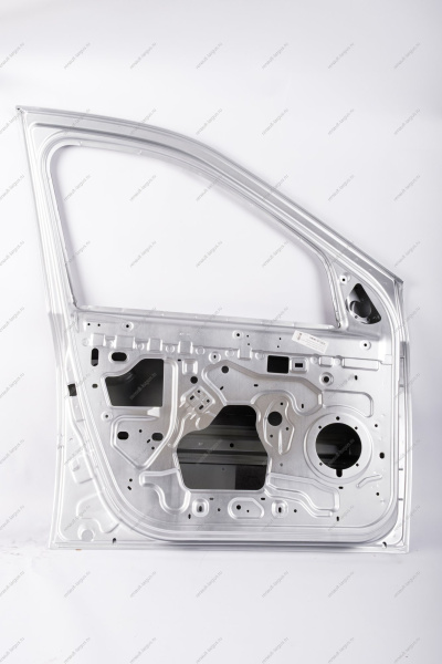 Дверь передняя левая LADA Largus/Лада Ларгус крашеная (с отв. под молдинг) 691 Платина (Серебристый Lada