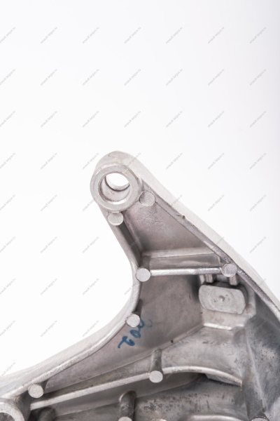 Кронштейн левой опоры подвески двигателя (P4M,P4P-BVM5) LADA XRAY Lada