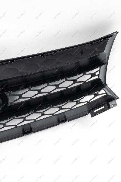 Решетка переднего бампера верхняя LADA Largus (FL) NEW Lada