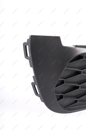 Заглушка передней противотуманной фары правая LADA Xray Cross Lada