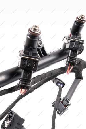 Рампа топливная LADA XRAY в сборе с форсунками 166007733R 4шт дв H4M к-т Renault