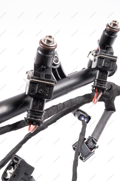 Рампа топливная LADA XRAY в сборе с форсунками 166007733R 4шт дв H4M к-т Renault