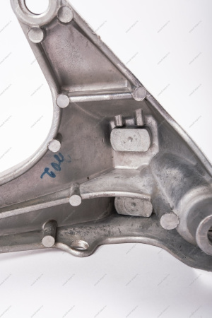 Кронштейн левой опоры подвески двигателя (P4M,P4P-BVM5) LADA XRAY Lada