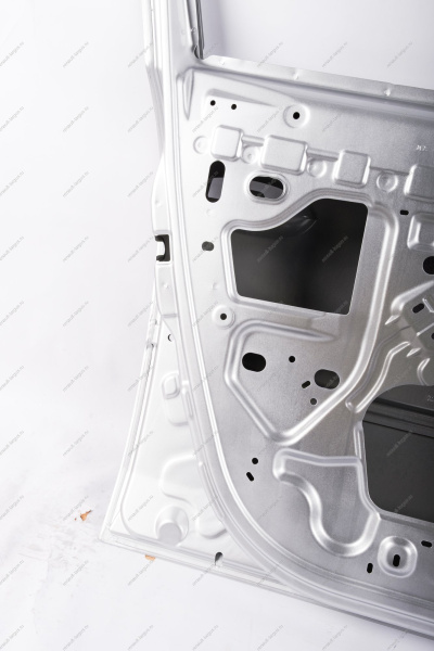 Дверь передняя левая LADA Largus/Лада Ларгус крашеная (с отв. под молдинг) 691 Платина (Серебристый Lada