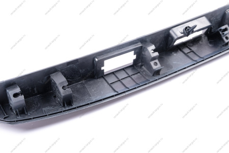 Накладка крышки багажника крашеная 496 ФАНТОМ Lada Vesta/ SW/ SW Cross (без отв. под камеру) Lada