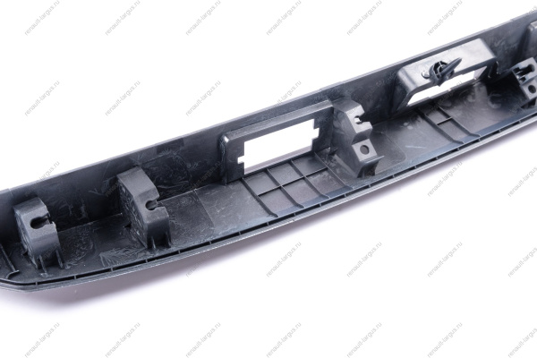 Накладка крышки багажника крашеная 496 ФАНТОМ Lada Vesta/ SW/ SW Cross (без отв. под камеру) Lada