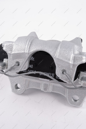 Суппорт передний левый в сборе Renault Logan II, Sandero (суппорт 410118579R +2шт. тормозн. колодки 410602581R) Renault