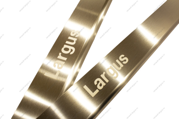 Комплект накладок на пороги с именем модели LADA Largus (Largus Cross) Дополнительное оборудование