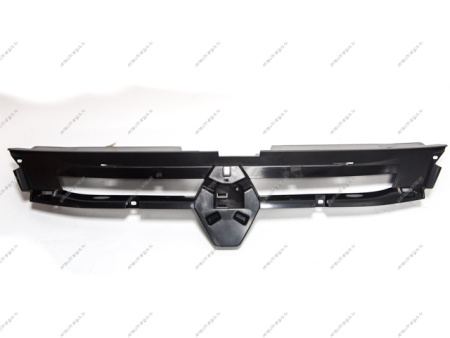 Решетка RENAULT Duster радиатора черная Sat