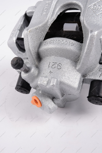 Суппорт передний левый в сборе Renault Logan II, Sandero (суппорт 410118579R +2шт. тормозн. колодки 410602581R) Renault