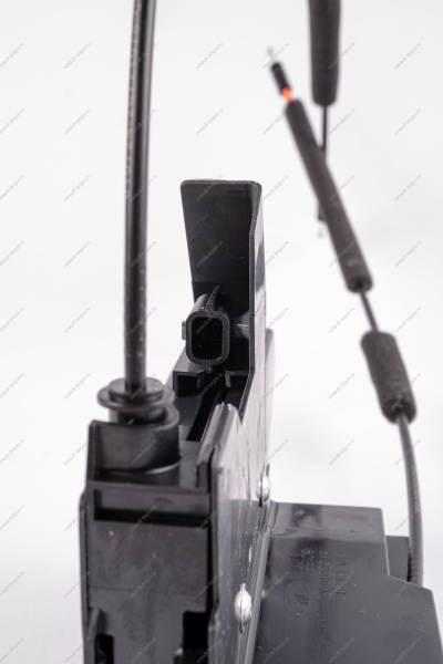 Замок передней двери левый LADA Vesta FL Lada