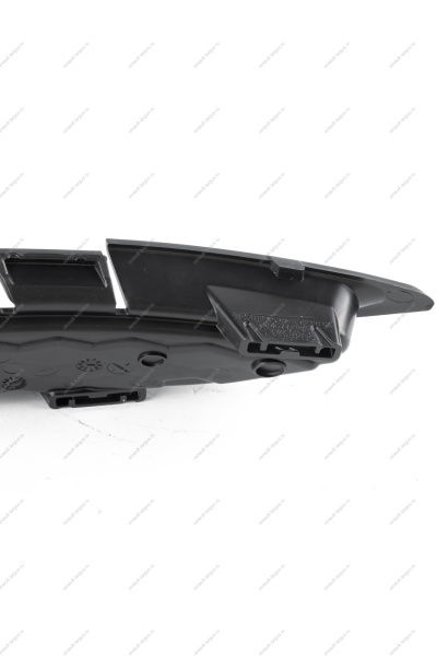 Крышка окна под заднюю буксирную проушину LADA Vesta FL Lada