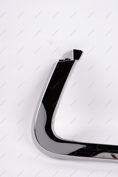 Молдинг переднего бампера верхний правый Lada Vesta SW Cross Lada