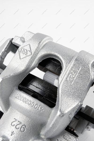 Суппорт передний правый в сборе Renault Logan II, Sandero II (суппорт 410016069R +2шт тормозн.колодки 410602581R) Renault