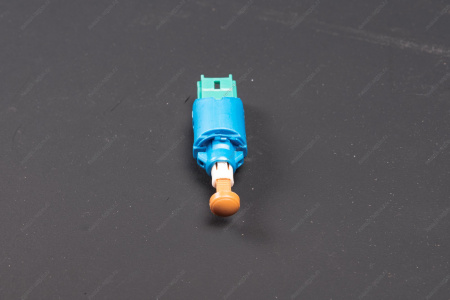 Выключатель Lada Largus,/Vesta,/Xray сигнала положения педали сцепления , стоп сигнала (зеленая фишка) AUTO-PARTS