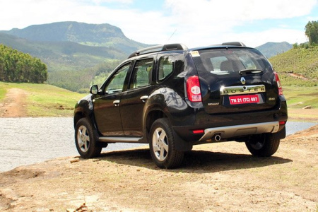 Крыло переднее правое RENAULT Duster крашеное Черная жемчужина 676 Api