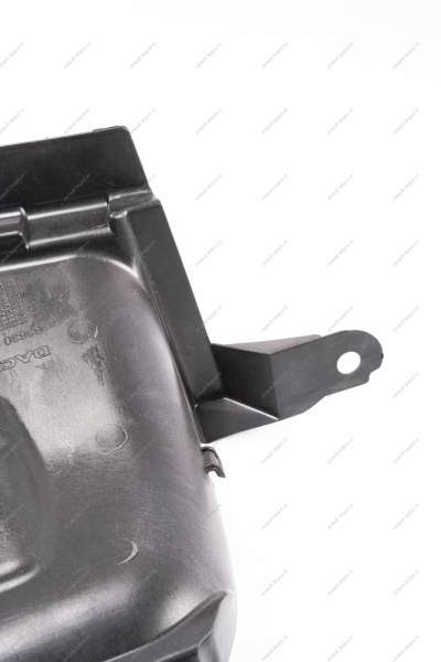 Щиток боковой переднего правого колеса LADA XRAY Renault