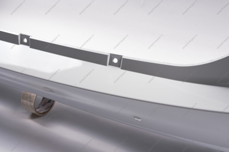 Бампер задний с 6 отверстиями под датчики системы парковки в цвет 221 Ледниковый (белый) LADA Vesta FL Lada