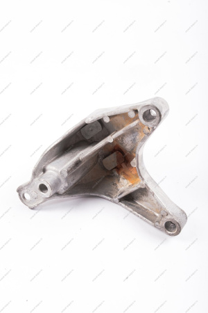 Кронштейн левой опоры подвески двигателя (P4M,P4P-BVM5) LADA XRAY Lada