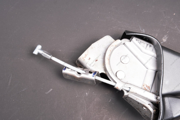 Рычаг ручного томоза с тросом LADA Largus Renault