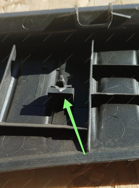 Накладка LADA Largus декоративная порога двери багажника (пластик) Lada