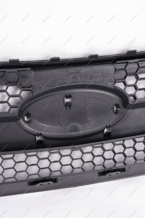 Решетка радиатора переднего бампера LADA Largus верхняя Lada