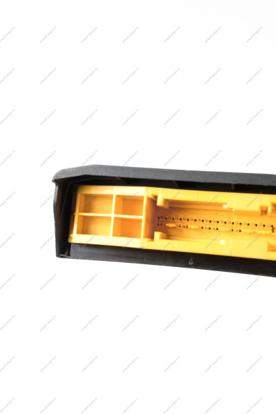 Блок управления двигателем Lada Largus Renault