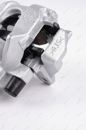 Суппорт тормоза передний левый (+2шт. тормозн. колодки 410602581R) Renault Logan II, Sandero II Renault