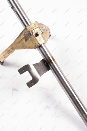 Шток переключения 1-2-ой передачи с вилкой в сборе КПП-JR5 LADA Largus Renault