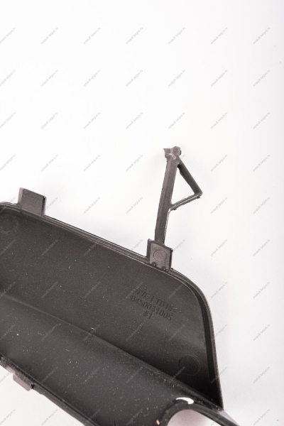 Крышка Lada Vesta SW Cross окна под переднюю буксирную проуш крашенная 653 Маэстро (черный ) Lada