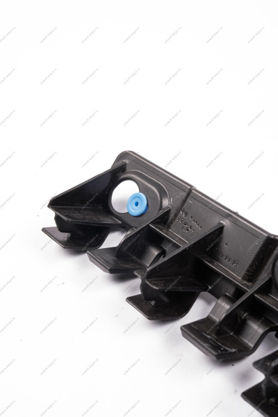 Кронштейн Lada LARGUS заднего бампера правый Renault