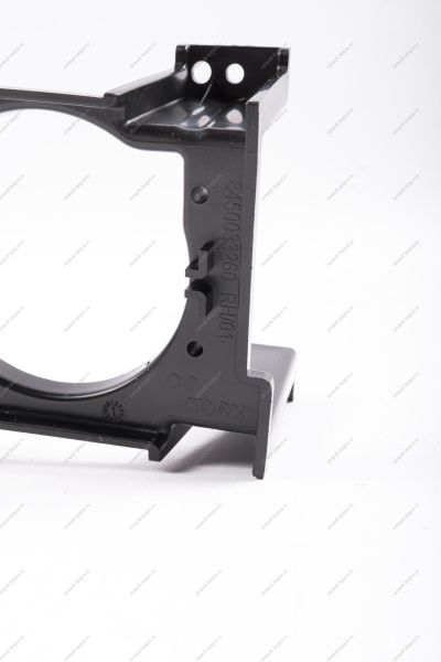 Кронштейн крепления противотуманной фары правый с 12,08,2019.Lada Vesta SW Cross /Cross седан Lada