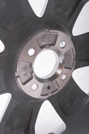 Диск колесный R-15 литой LADA Largus без колпаков КС548 Бран (50ET 100x4 60.1) 1 шт. Lada