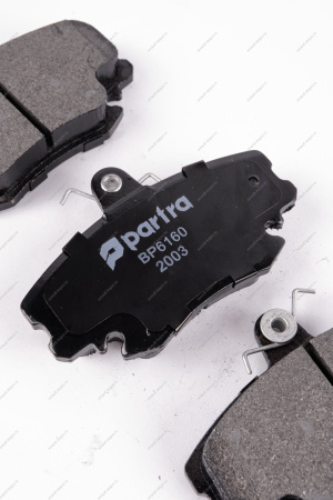 Колодки тормозные передние LADA Largus/Лада Ларгус 8 кл К-Т 1коробка (с усиками) с 4 шт. универсал PARTRA