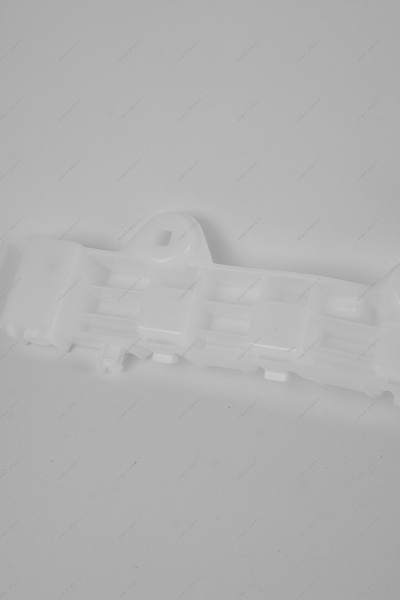 Кронштейн крепления переднего бампера левый (необходимы заклепки 2шт 7703072424/7705096011 LADA Largus (FL) NEW Lada